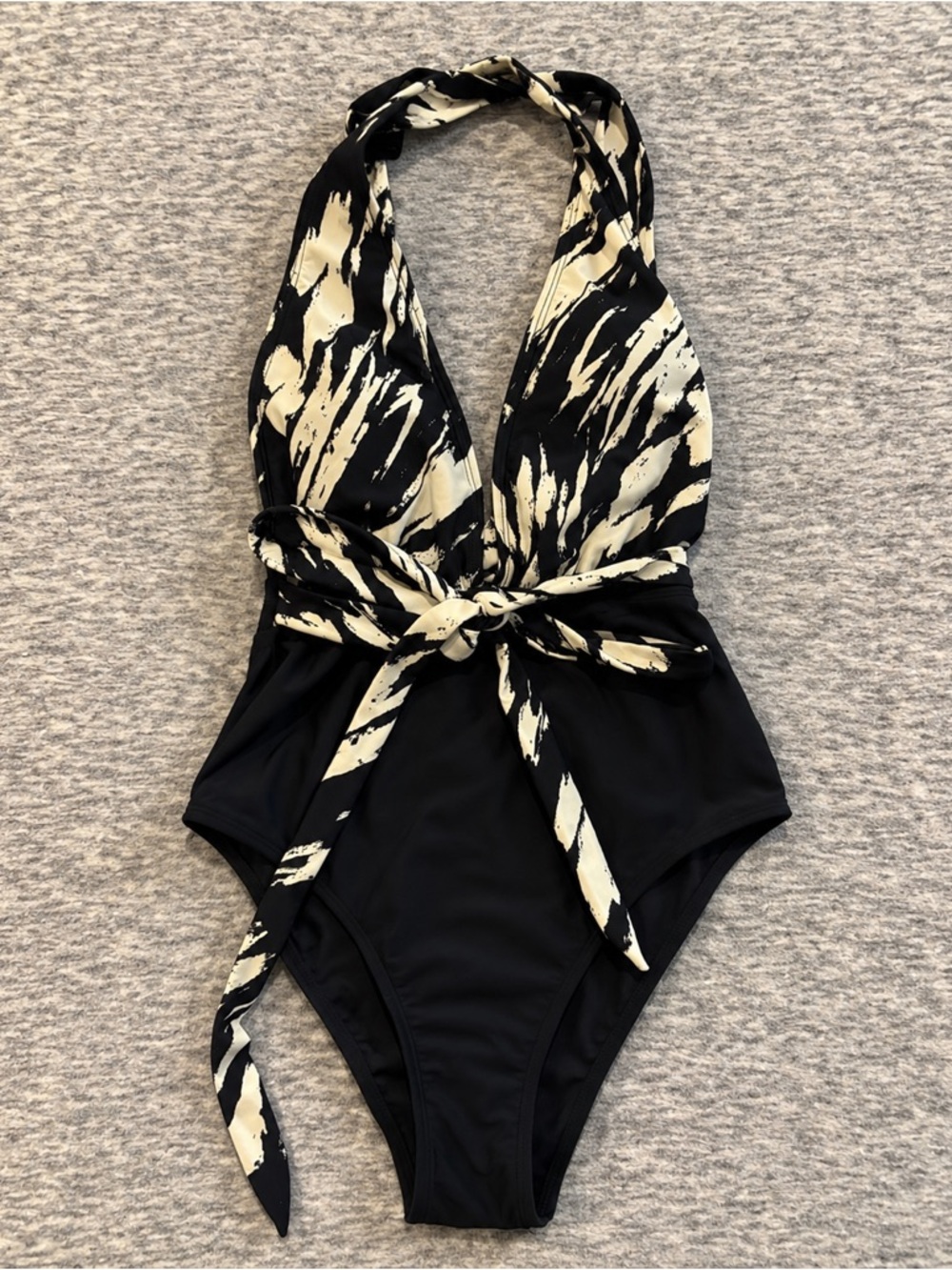 Cupshe Black & white halter wrap one piece swimsuit XS NWT